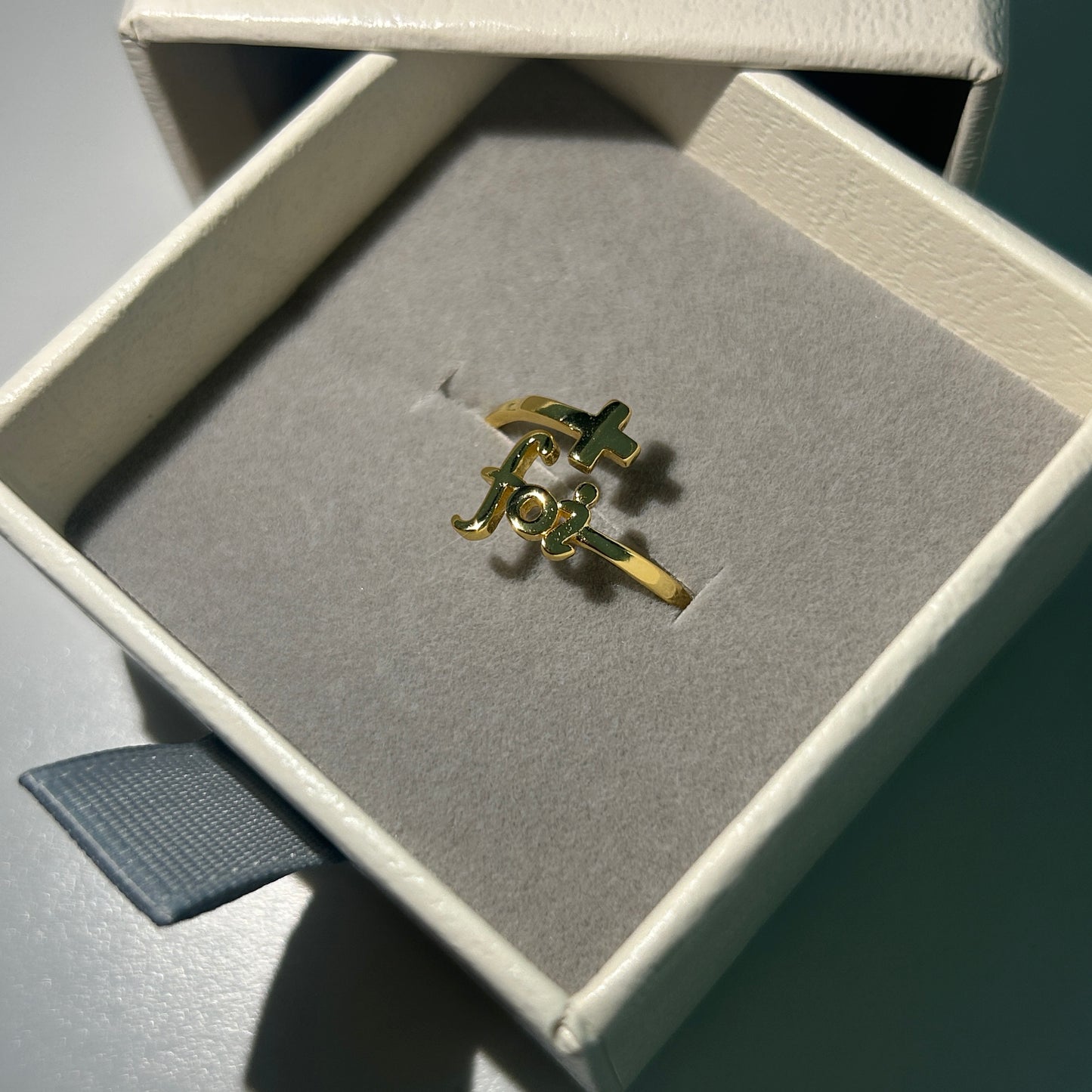 La Bague Foi Gravée